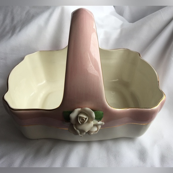 2/$20 Beautiful Ceramic Gift Basket Self Care Towel Holder Planter - Picture 6 of 15